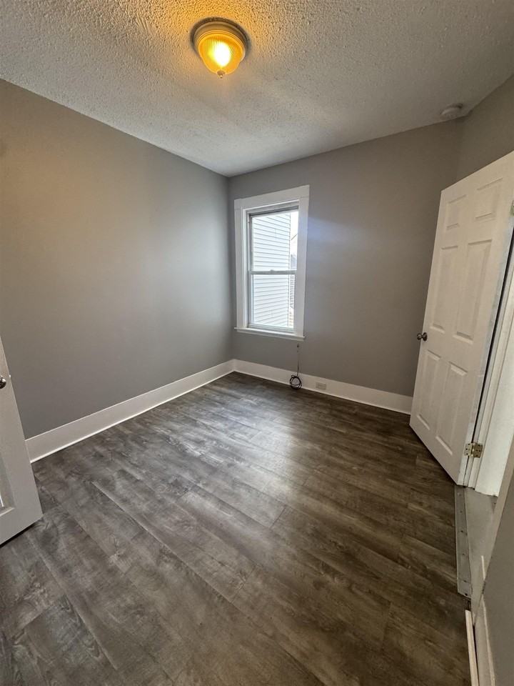 420 Maple St #4 - Photo 7 of 11