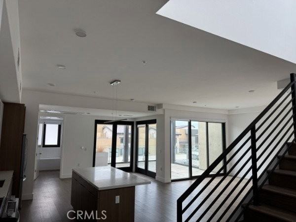 709 E Walnut St #517 - Photo 2 of 8
