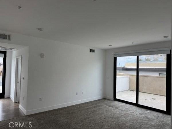 709 E Walnut St #517 - Photo 3 of 8