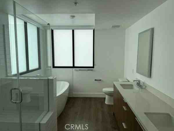 709 E Walnut St #517 - Photo 4 of 8