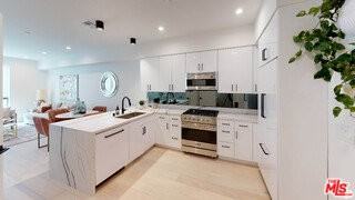 105 S Doheny Dr #306 - Photo 5 of 8
