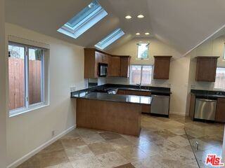 2454 Penmar Ave - Photo 3 of 8