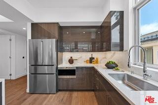 250 N Crescent Dr #301 - Photo 2 of 8