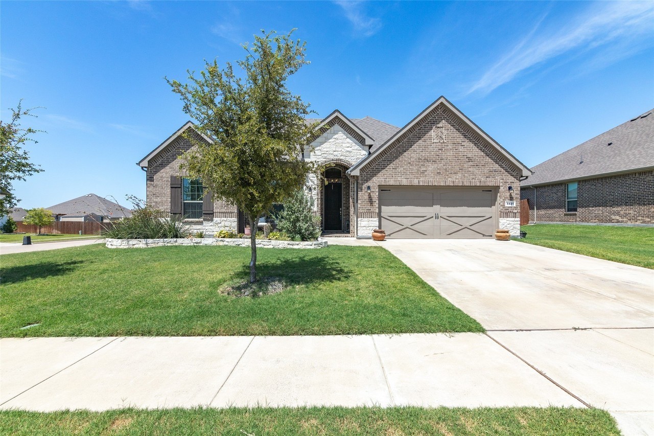 5621 Clara Dr - Photo 2 of 14