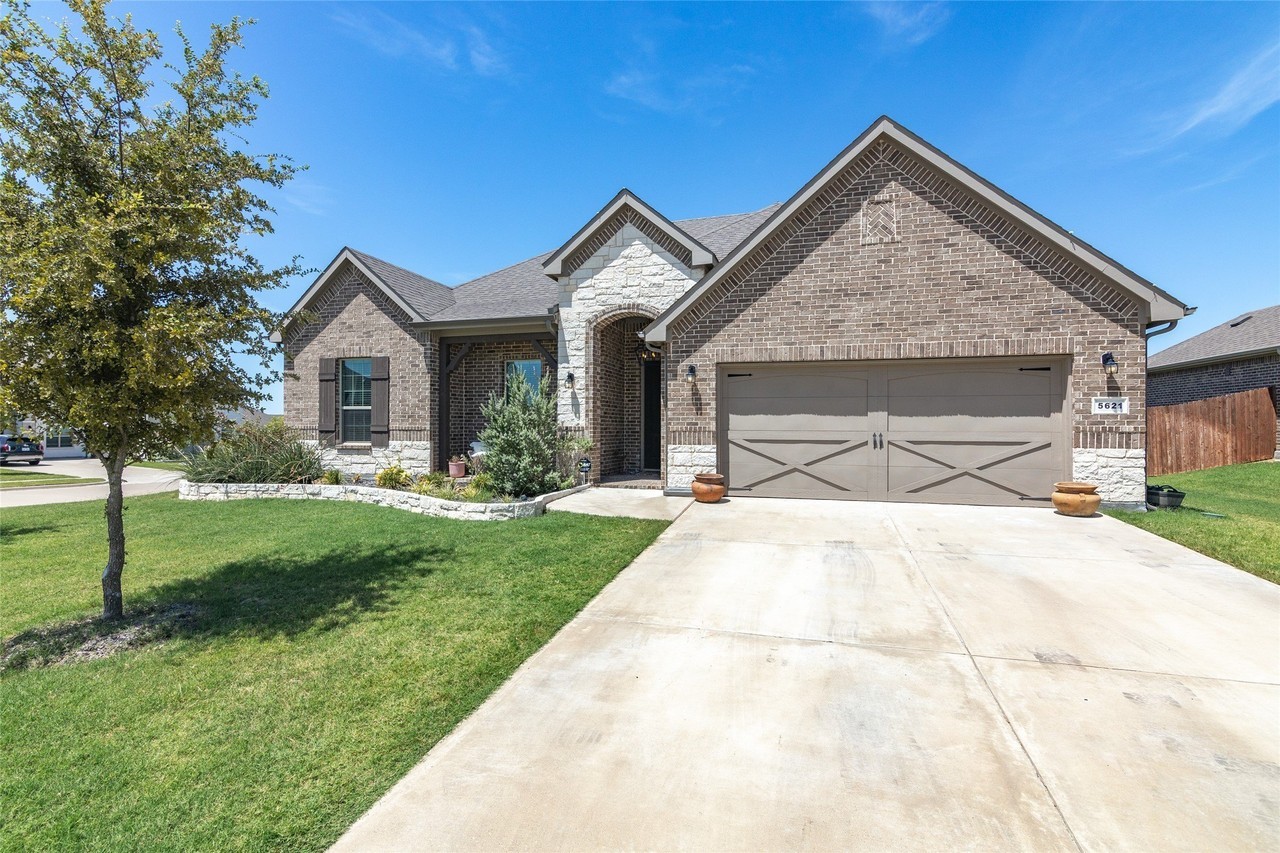 5621 Clara Dr - Photo 3 of 14