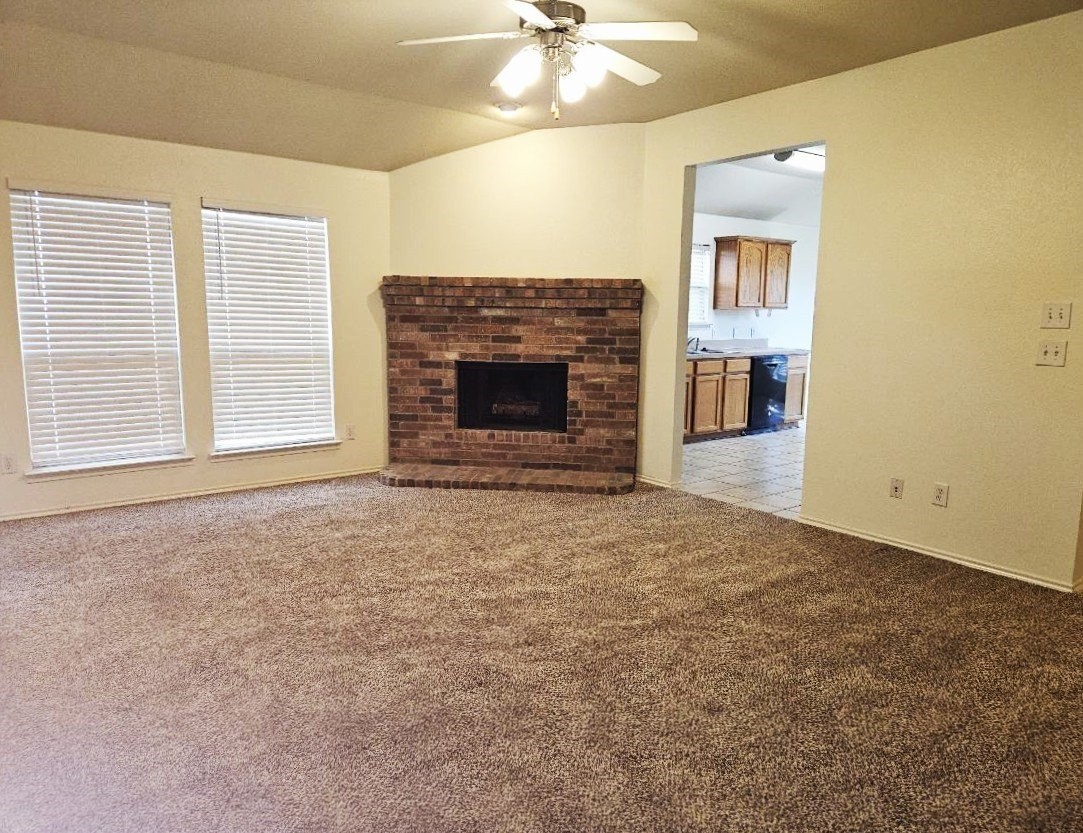 820 Mahogany Dr - Photo 3 of 19