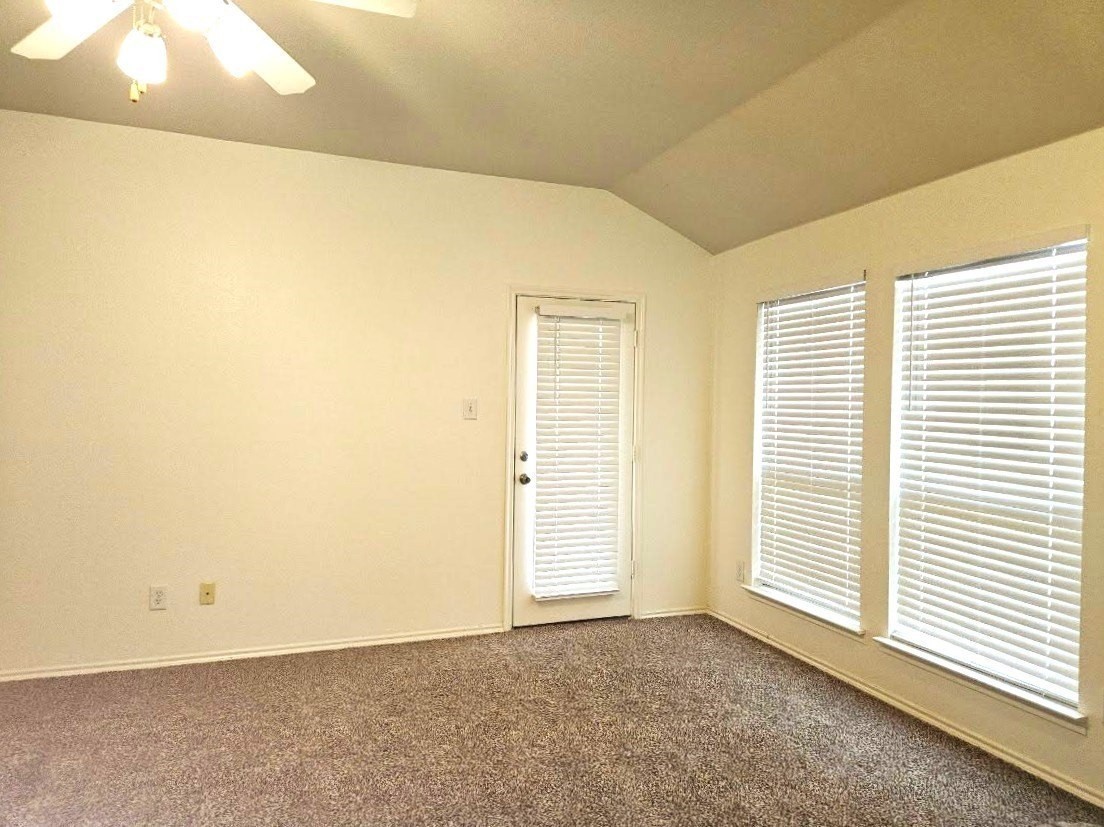 820 Mahogany Dr - Photo 4 of 19