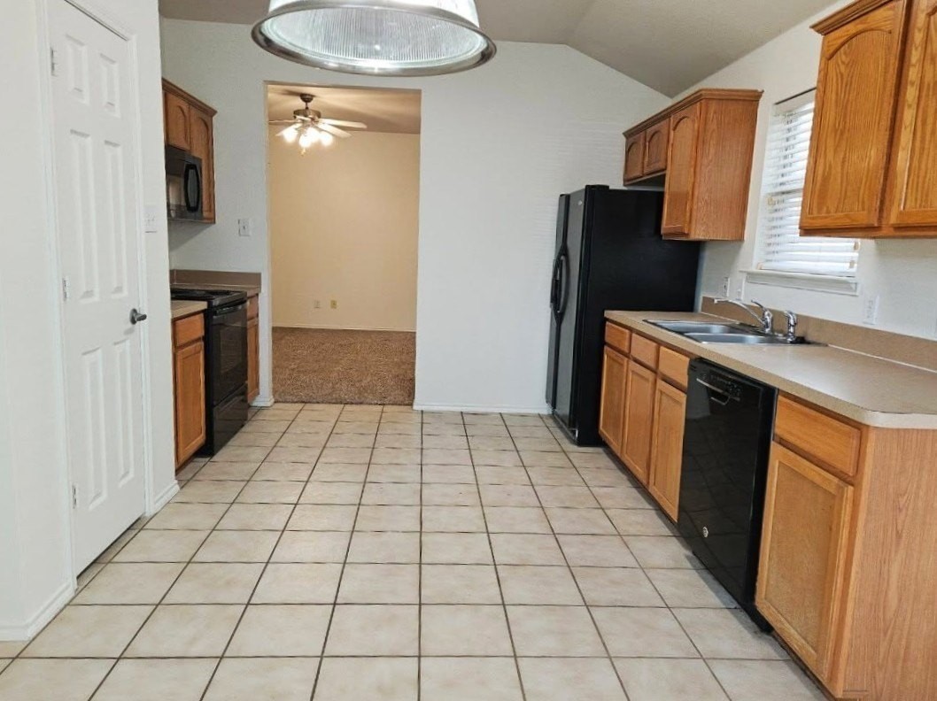 820 Mahogany Dr - Photo 5 of 19