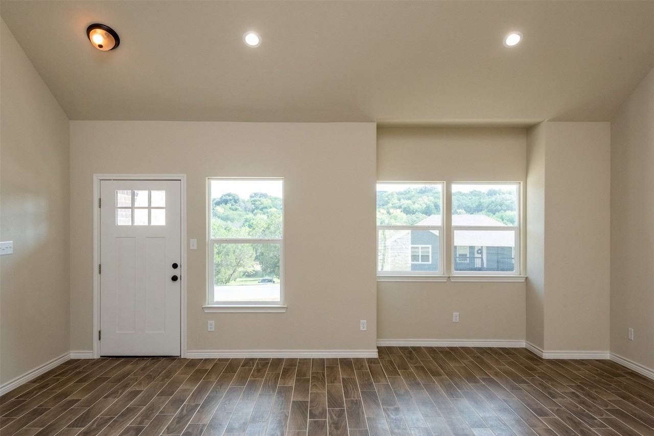 2212 Steepleridge Cir - Photo 3 of 18