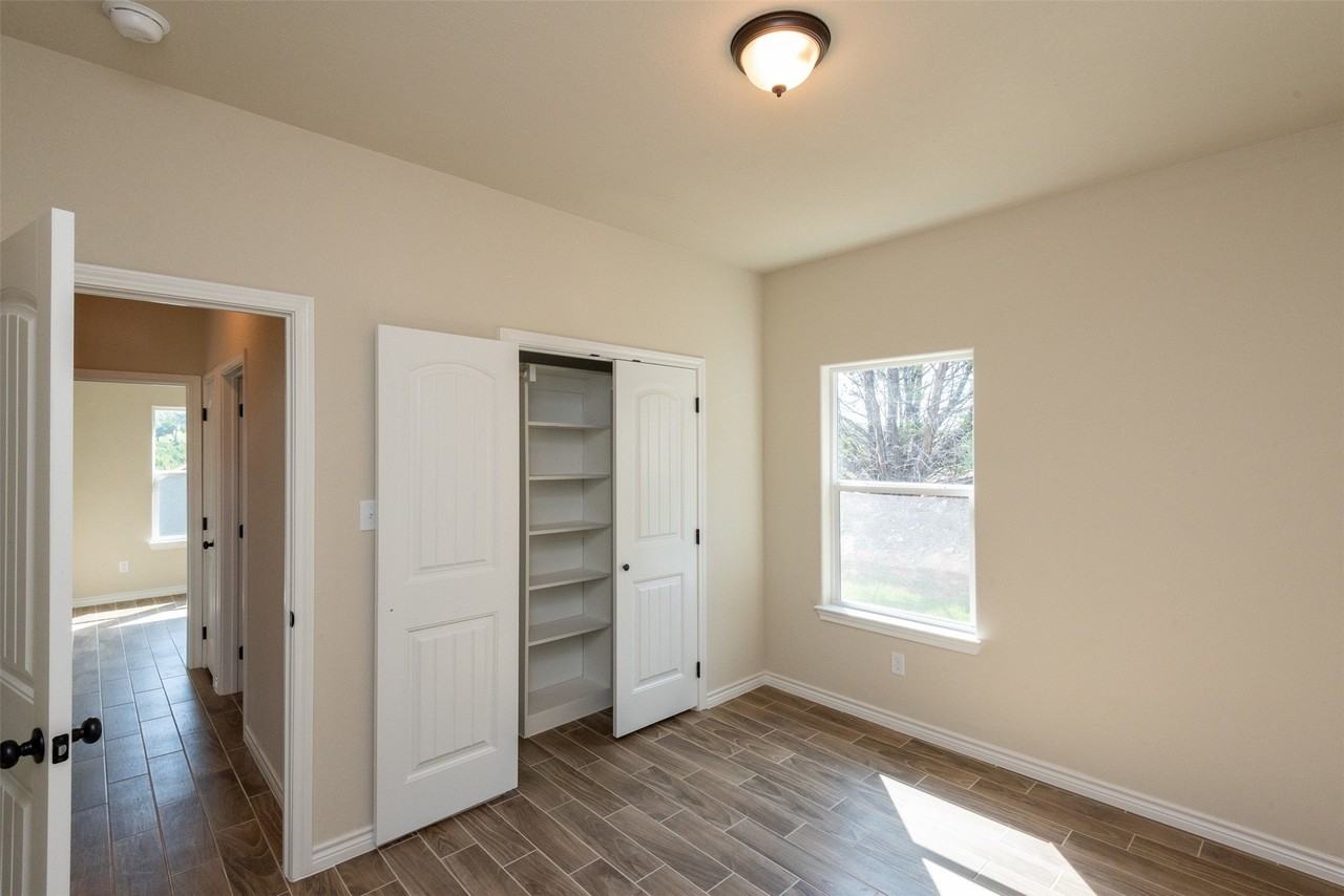 2212 Steepleridge Cir - Photo 4 of 18