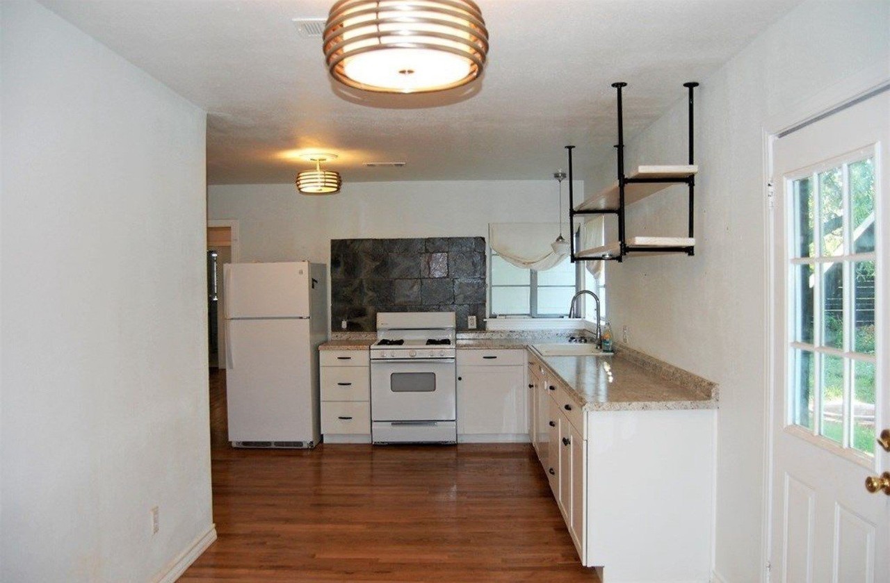 1308 E 12th St - Photo 2 of 4