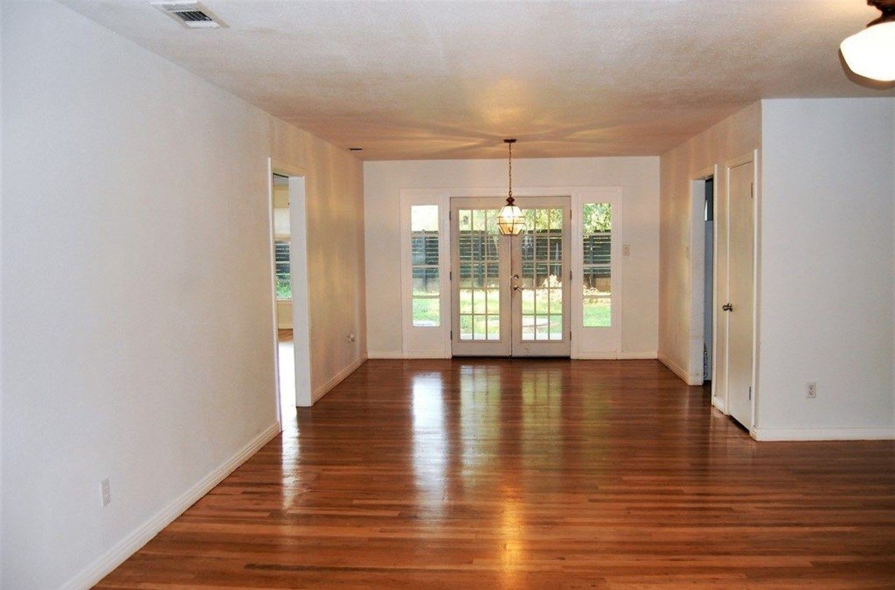 1308 E 12th St - Photo 3 of 4
