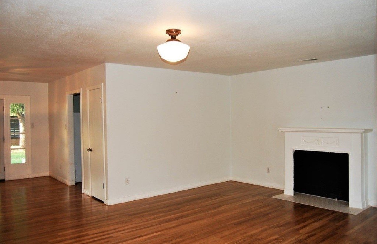 1308 E 12th St - Photo 4 of 4