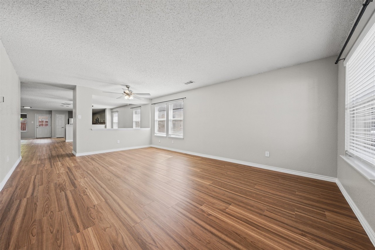 5428 Maverick Dr - Photo 4 of 40