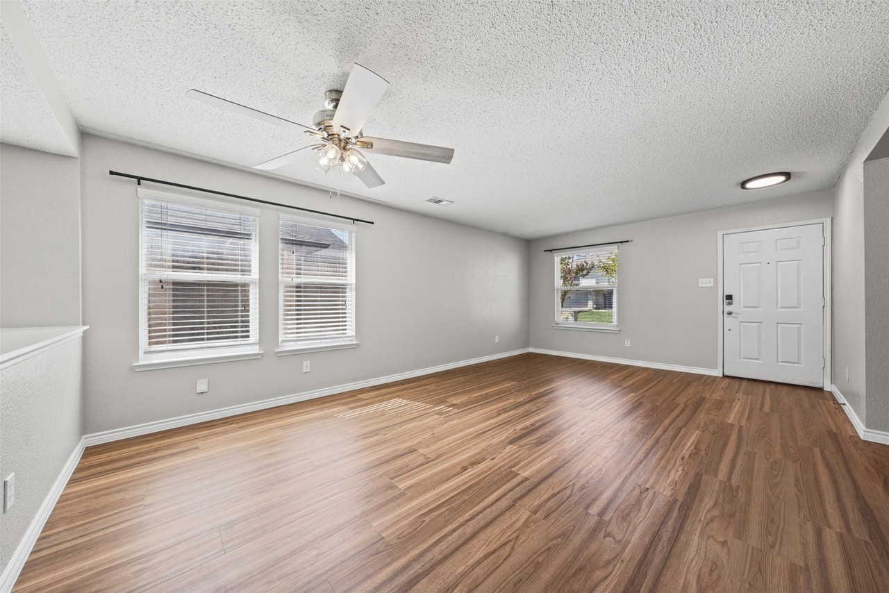 5428 Maverick Dr - Photo 6 of 40