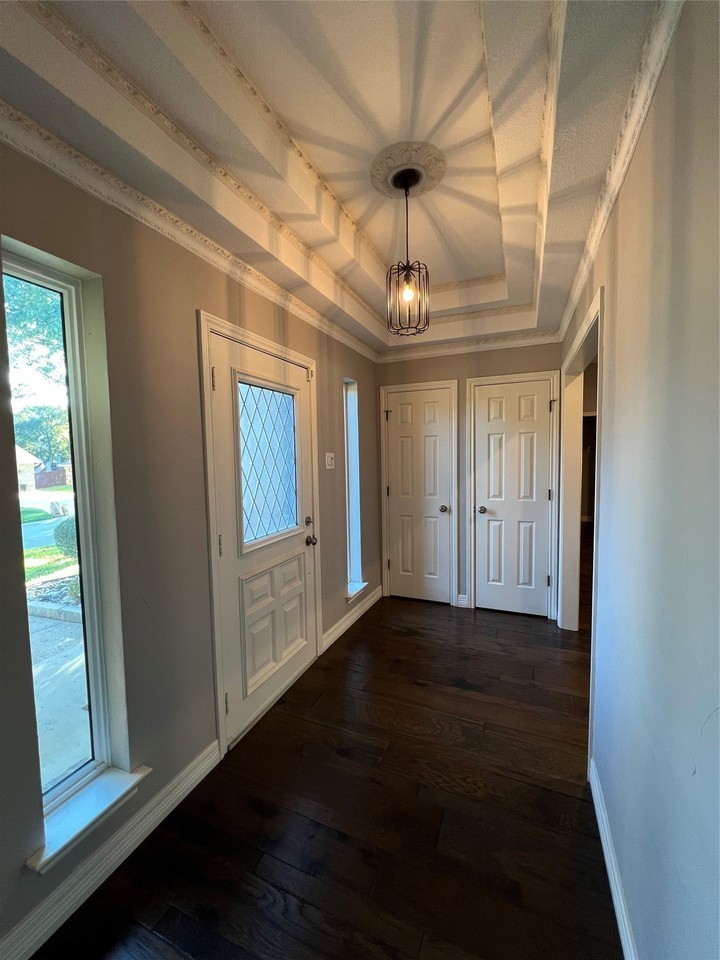 717 Highland Hills Ln - Photo 3 of 40