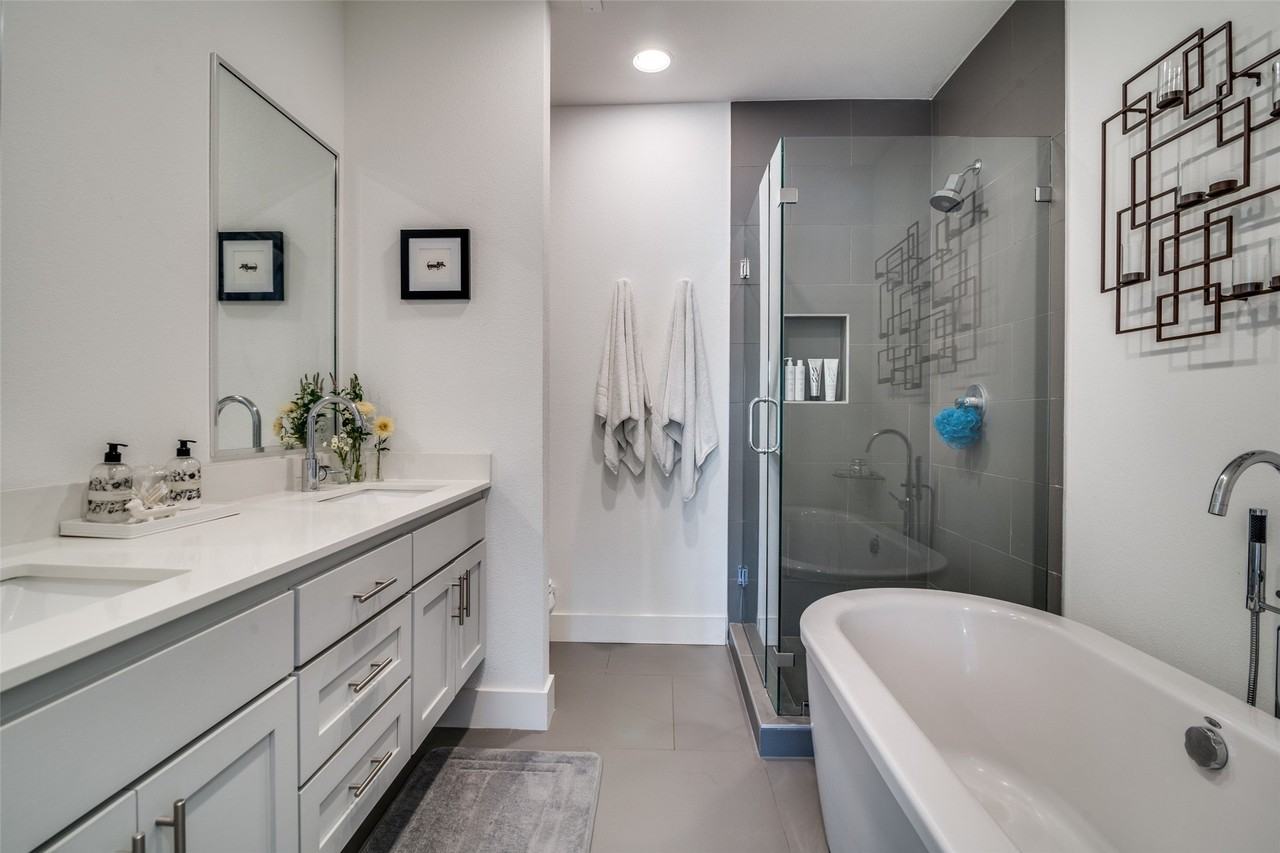 5602 Lindell Ave #B - Photo 3 of 29
