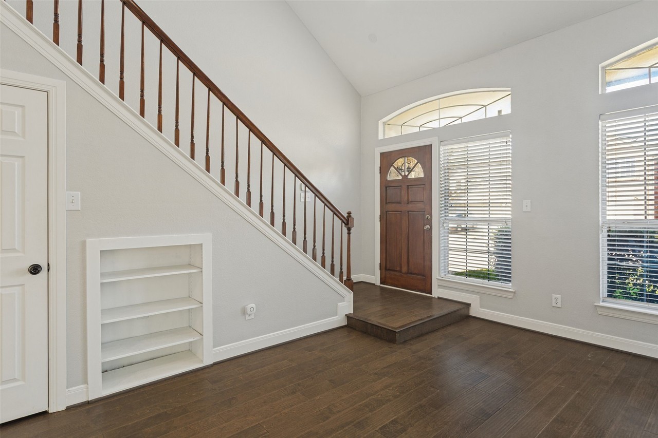 9410 Apple Way - Photo 2 of 28