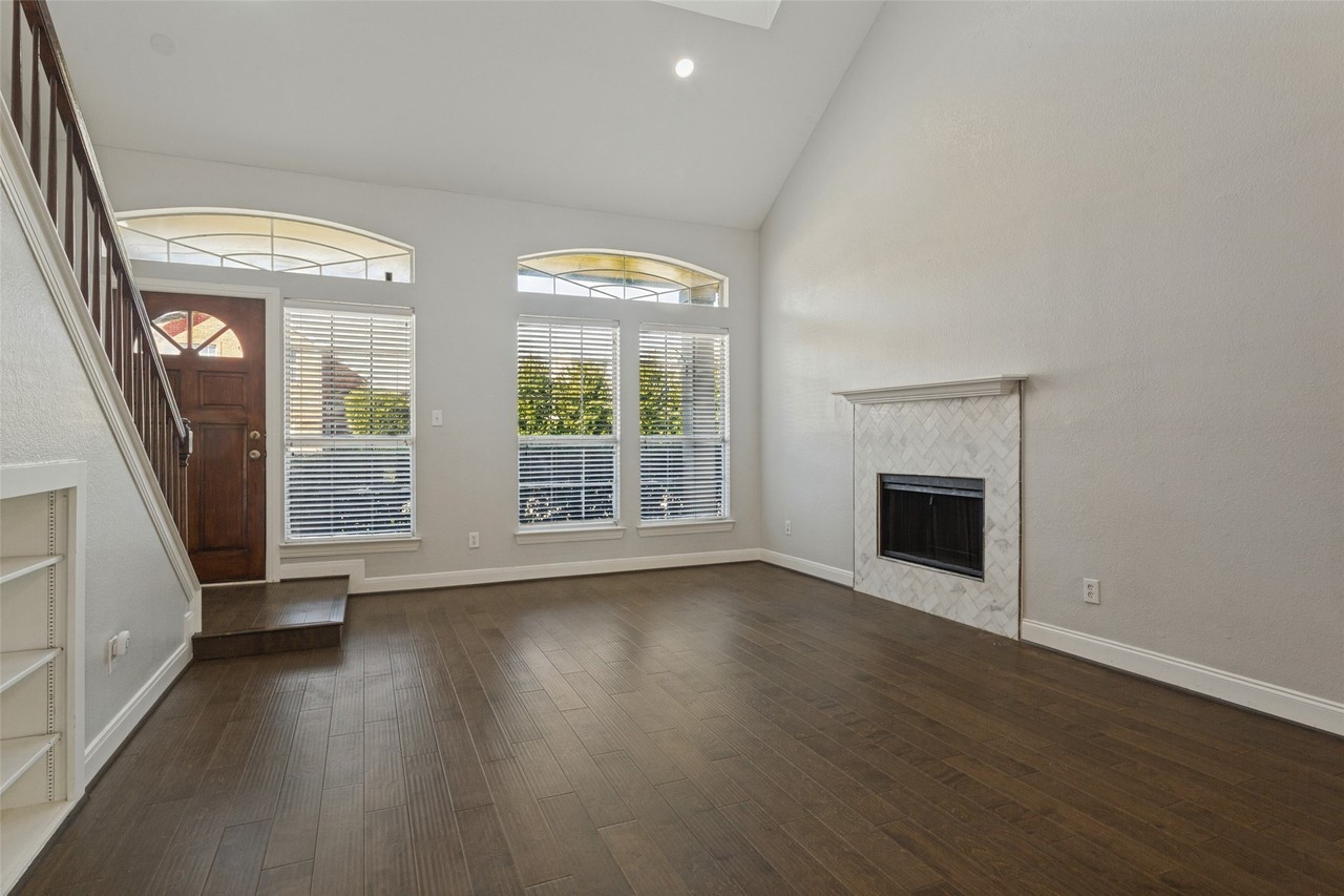9410 Apple Way - Photo 4 of 28
