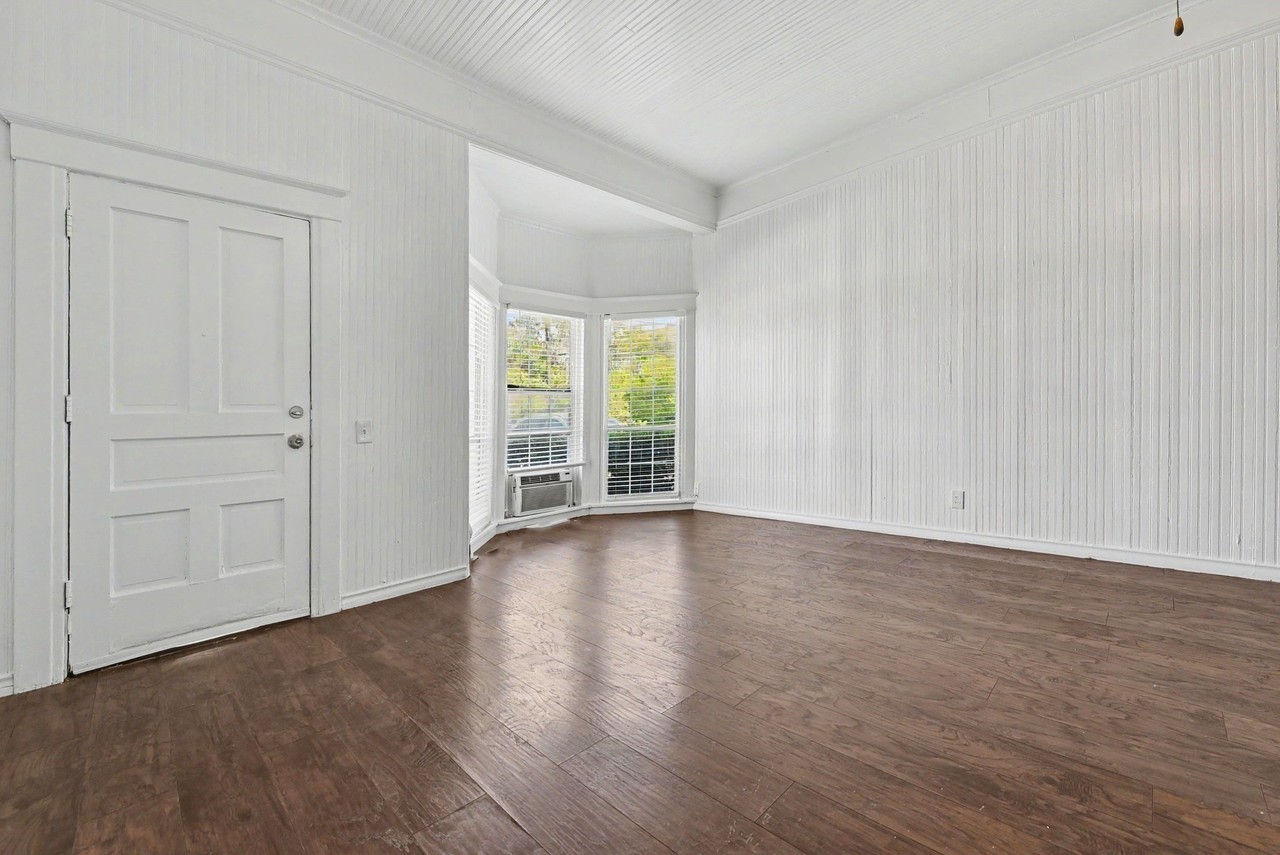 105 College St #107 - Photo 3 of 14
