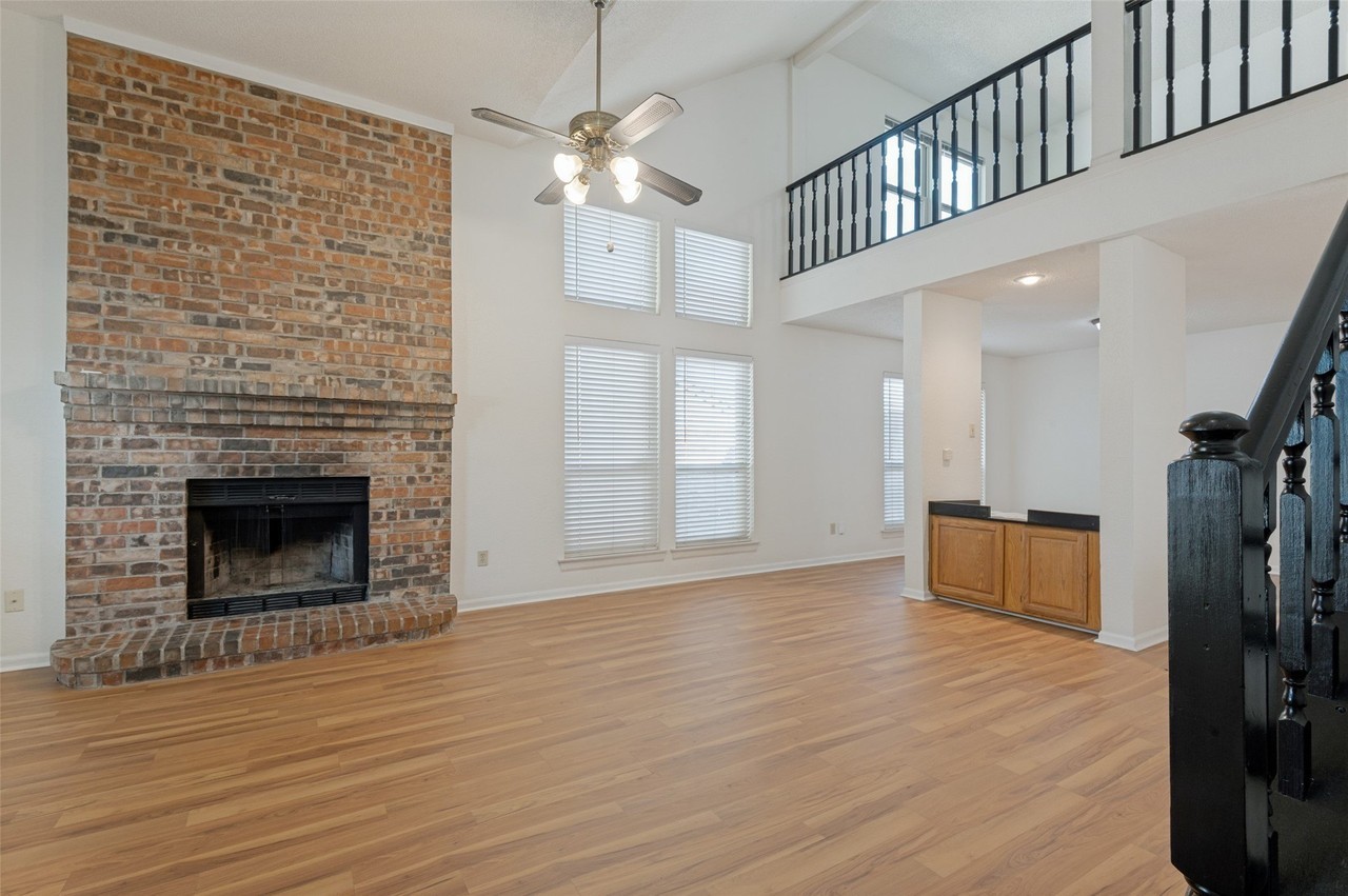 617 Valley Spring Dr - Photo 4 of 26