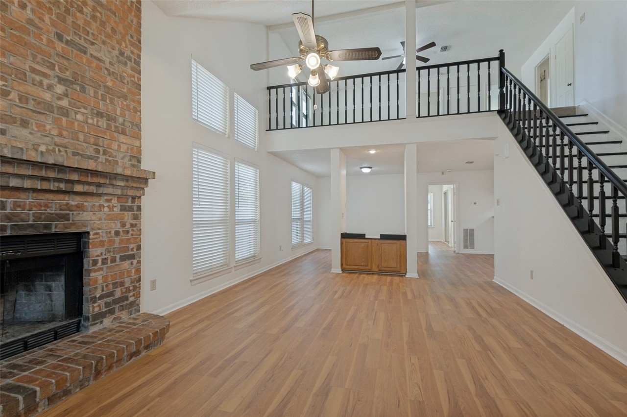 617 Valley Spring Dr - Photo 5 of 26