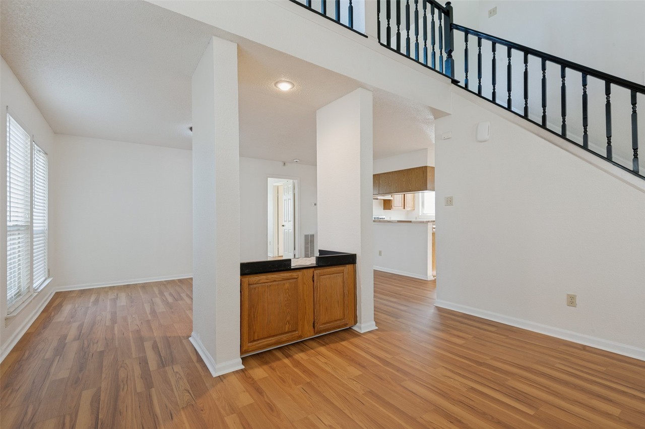 617 Valley Spring Dr - Photo 6 of 26