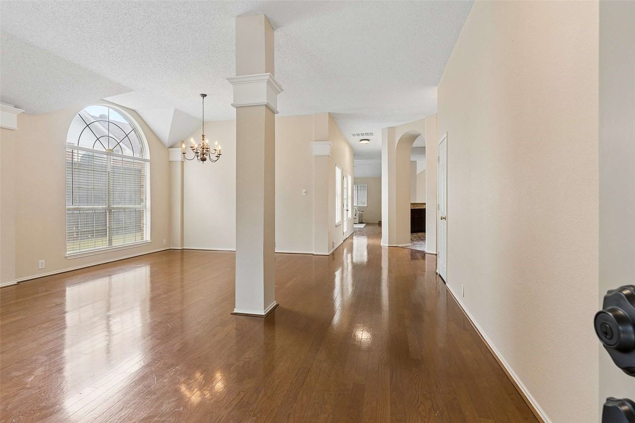 2104 Gent Dr - Photo 2 of 27