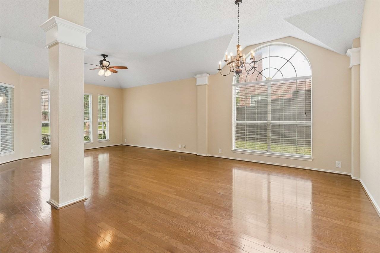 2104 Gent Dr - Photo 3 of 27