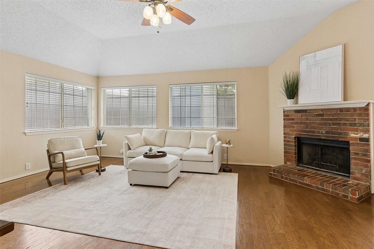 2104 Gent Dr - Photo 4 of 27