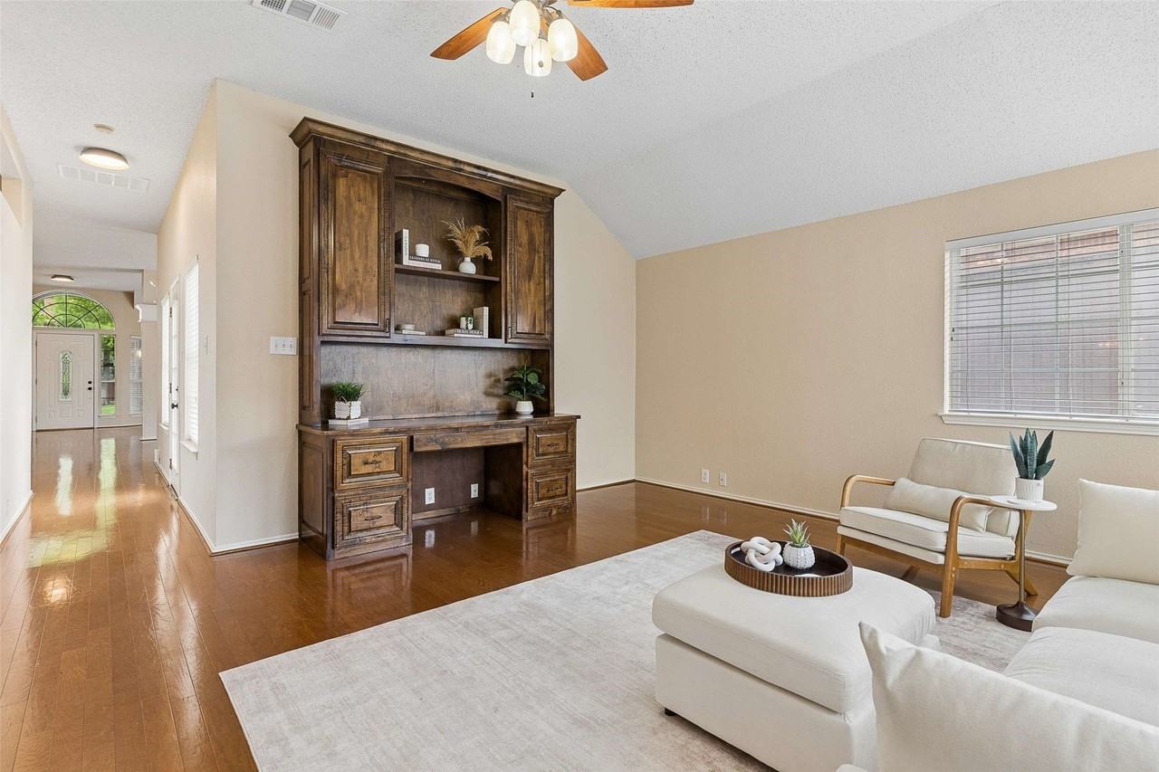 2104 Gent Dr - Photo 5 of 27