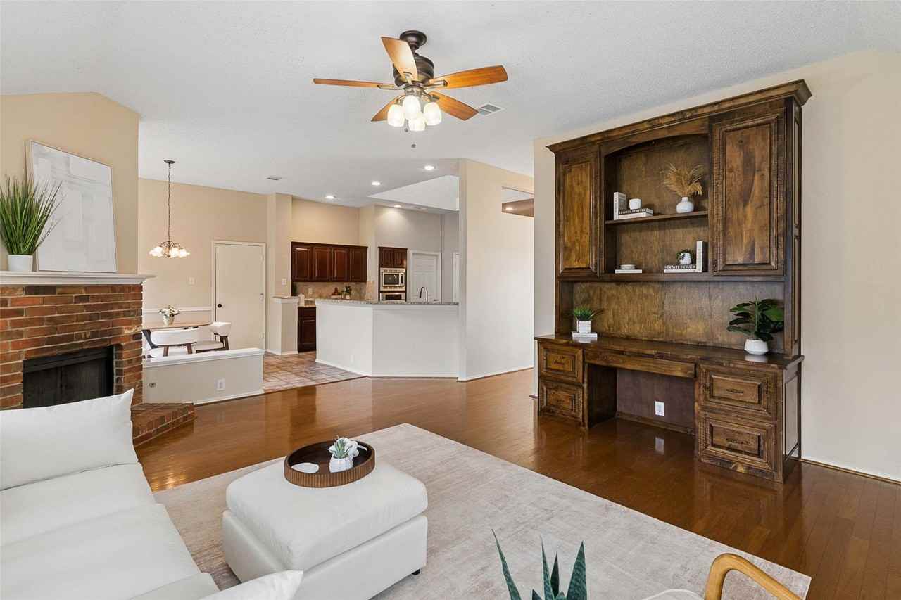 2104 Gent Dr - Photo 6 of 27