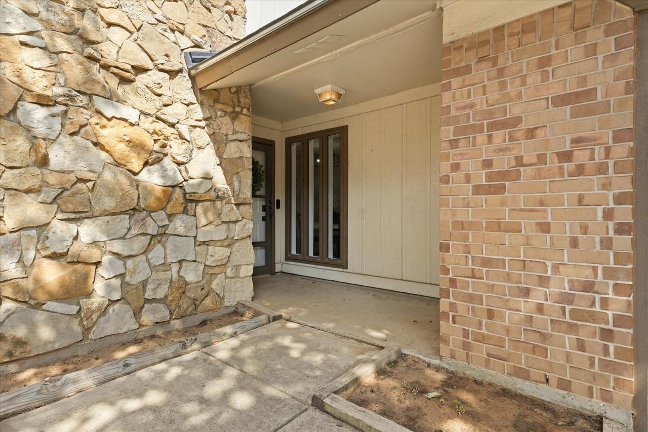 4609 Rockland Dr - Photo 2 of 32