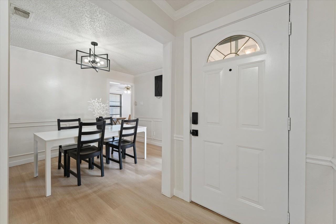 4609 Rockland Dr - Photo 3 of 32