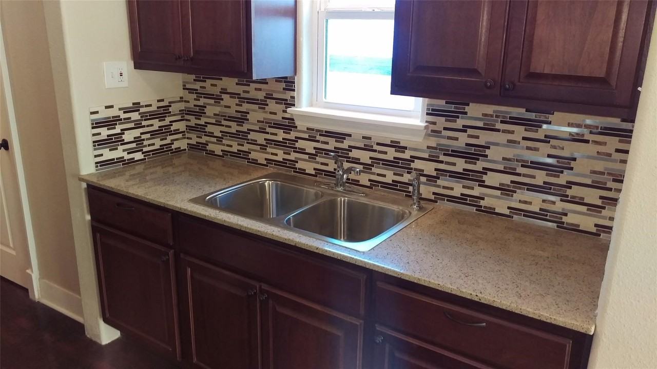 1006 Samuels Ave #4 - Photo 5 of 7