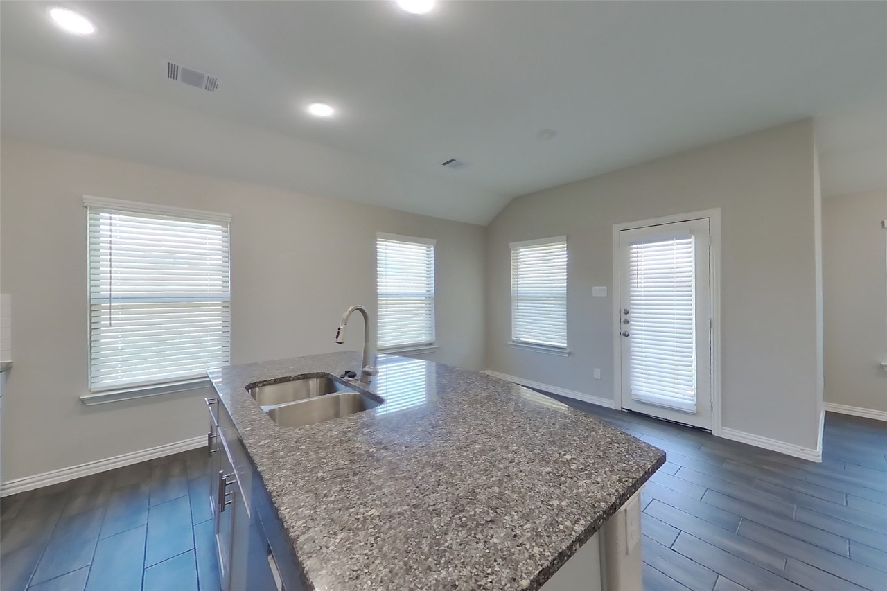 831 Cavalcade Dr - Photo 5 of 17