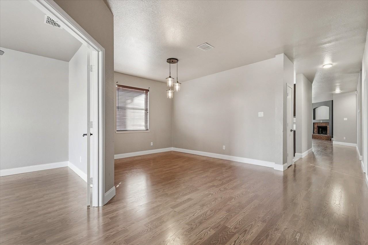 2220 Willow Dr - Photo 4 of 28