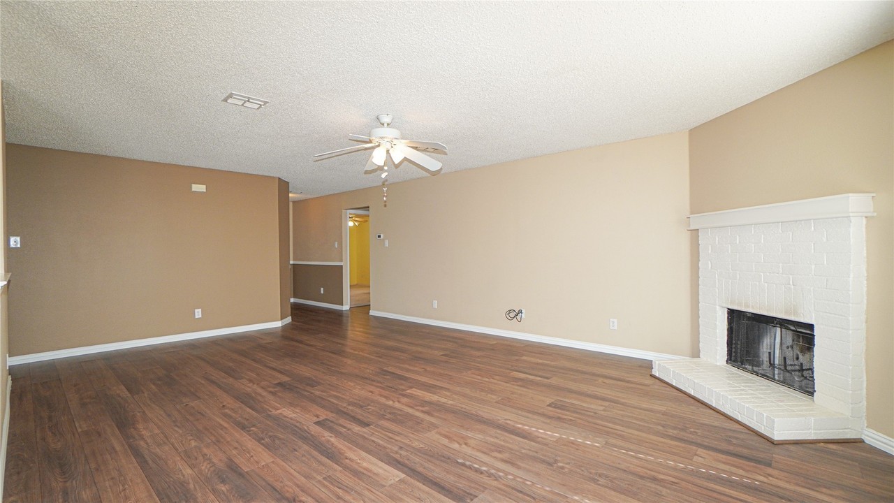 1403 Glenwick Dr - Photo 5 of 23