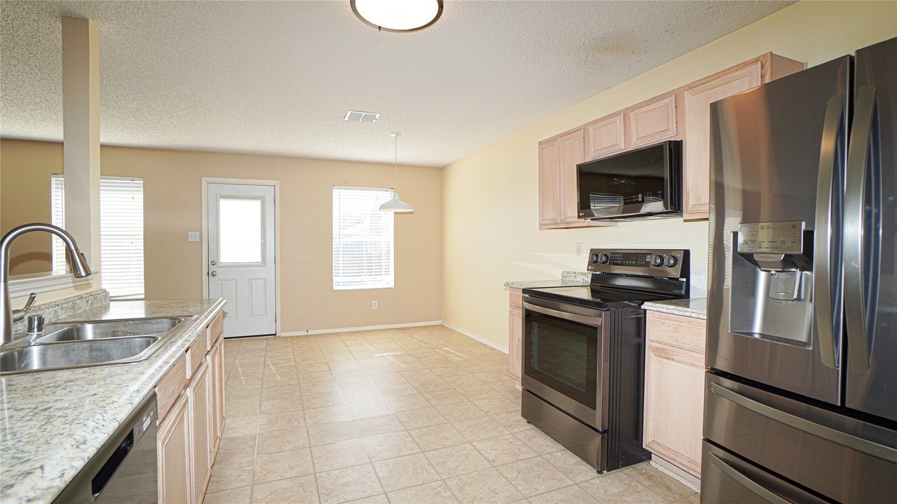 1403 Glenwick Dr - Photo 7 of 23