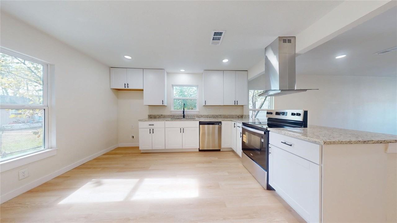 3901 Park St - Photo 3 of 17