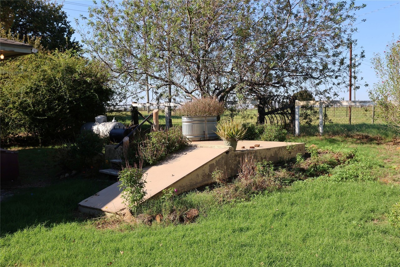 3800 Dr Griffin Rd - Photo 5 of 33