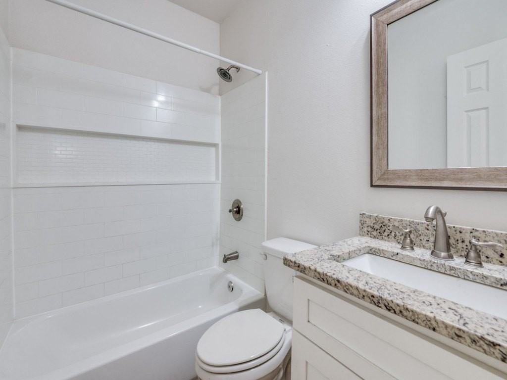 2300 Dathe St - Photo 5 of 15