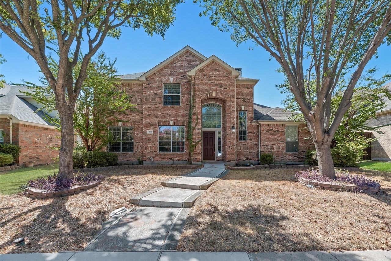 1716 Clarke Springs Dr - Photo 2 of 21