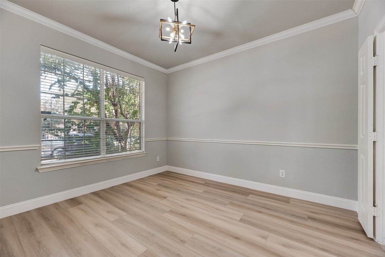 1716 Clarke Springs Dr - Photo 3 of 21