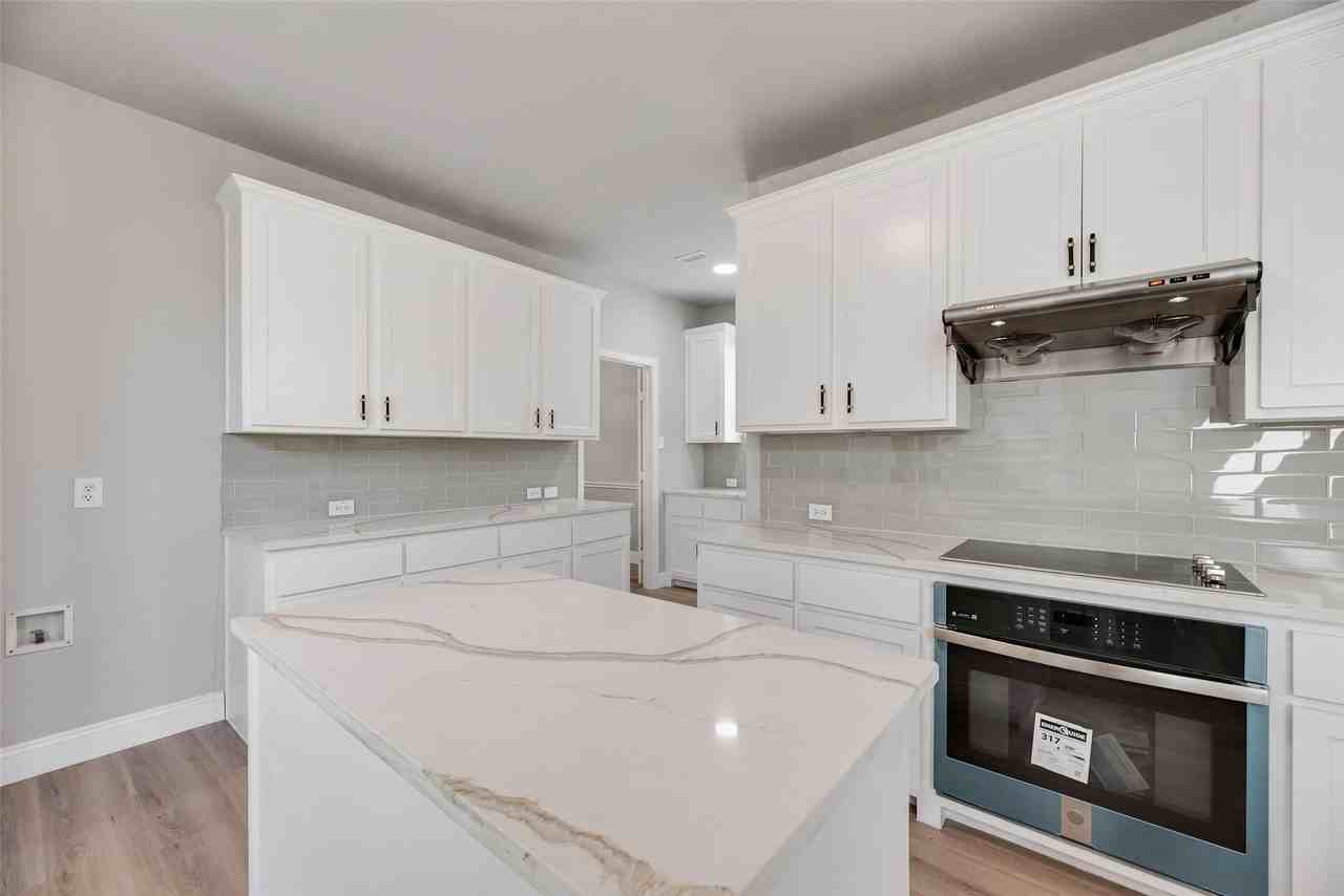 1716 Clarke Springs Dr - Photo 5 of 21