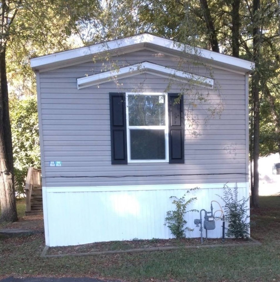 165 Oxford Cir - Photo 2 of 13