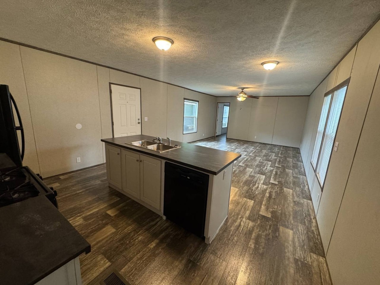 165 Oxford Cir - Photo 5 of 13