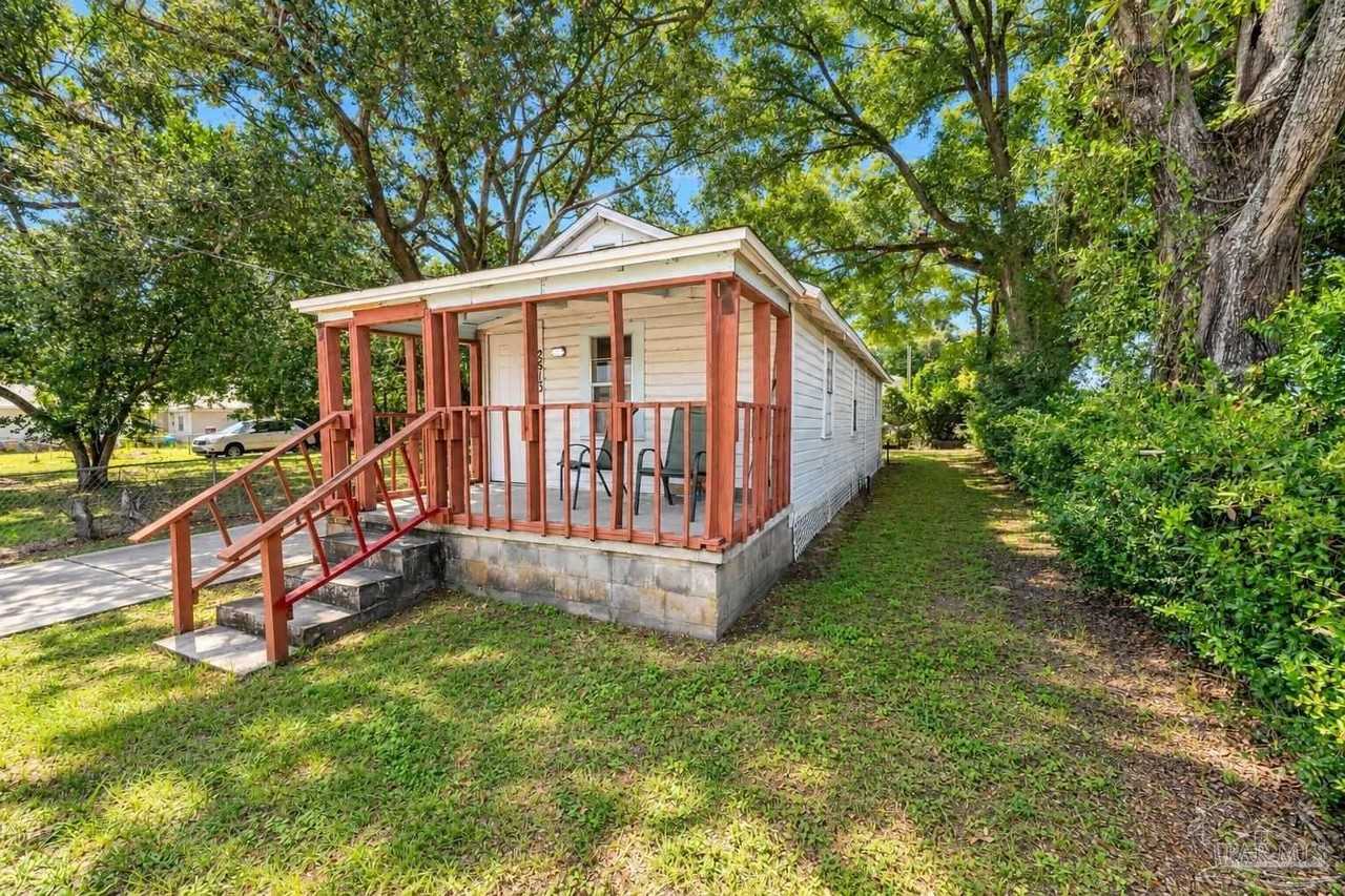 2813 N F St - Photo 2 of 16