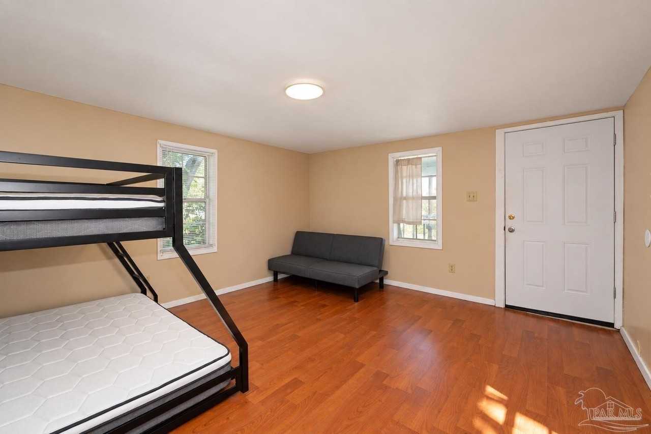 2813 N F St - Photo 5 of 16
