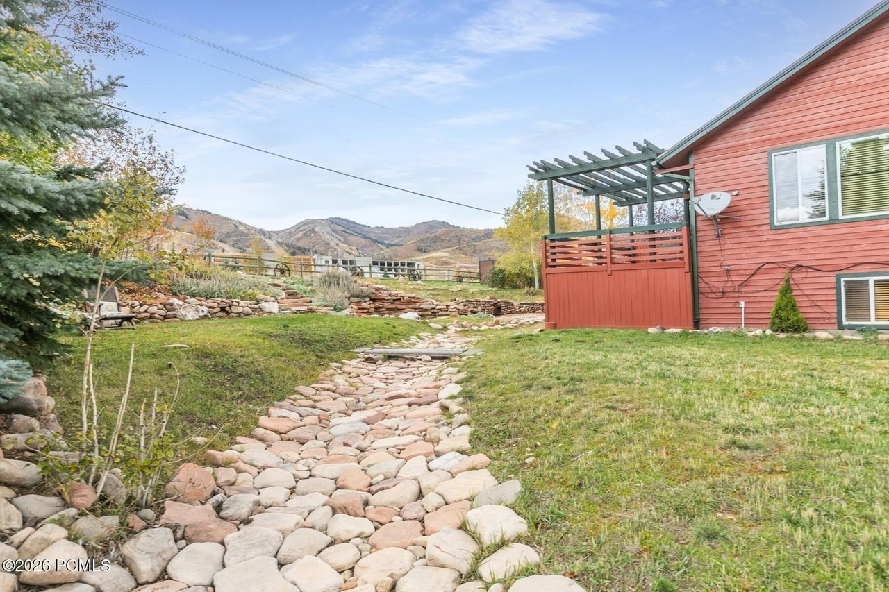 3853 Village Round Dr - Photo 6 of 43